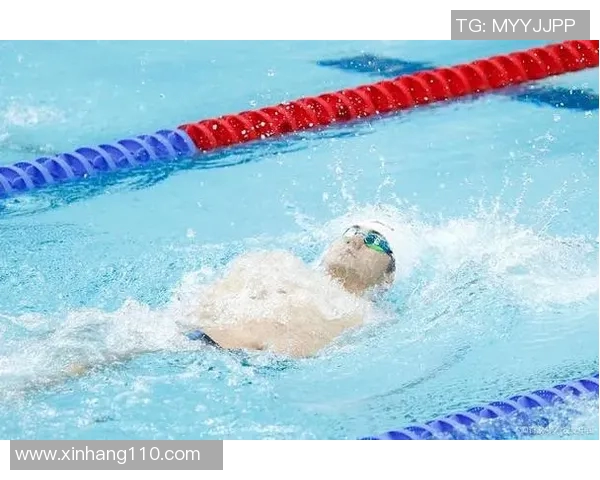 仰泳运动简介：技巧要领、训练方法及其健康益处解析